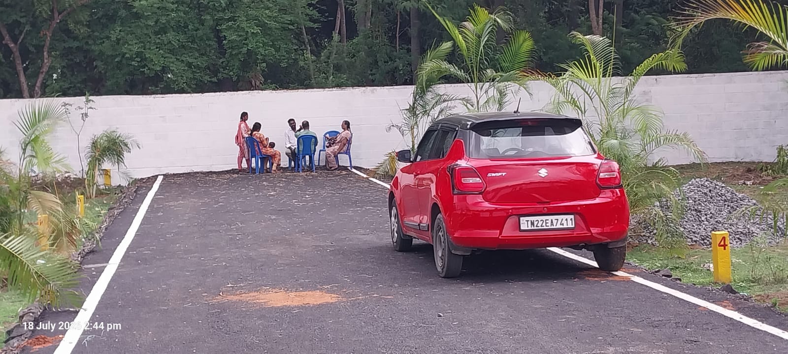 Naduveerapattu Plot