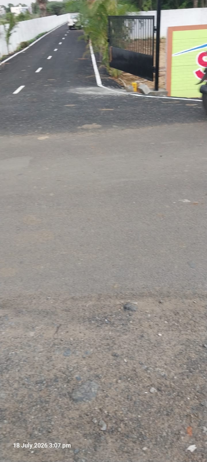 Naduveerapattu Plot